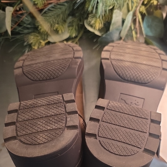 Rocket Dog Tan Fur-Trimmed Winter Boots - Picture 6 of 6